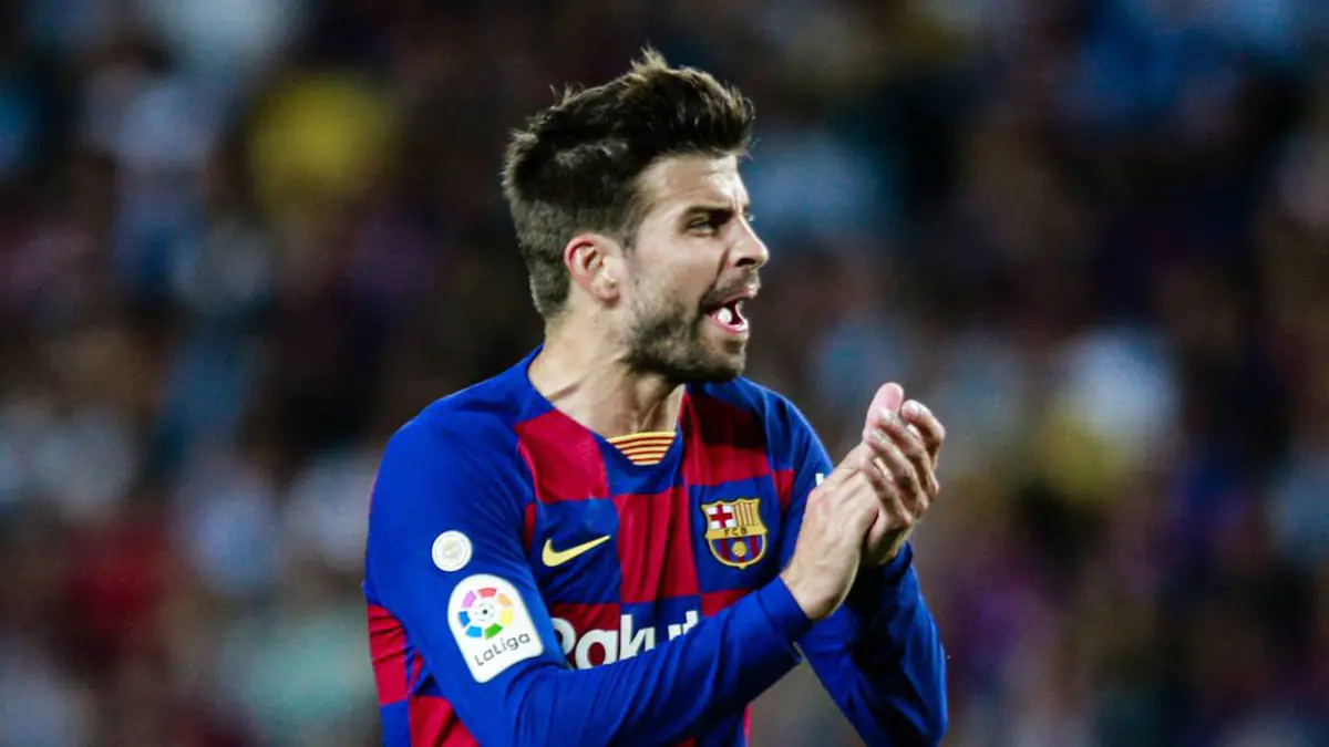 بيكيه وكاسيميرو يواجهان خطر الغياب عن مباراة برشلونة وريال مدريد في كلاسيكو الدوري الإسباني