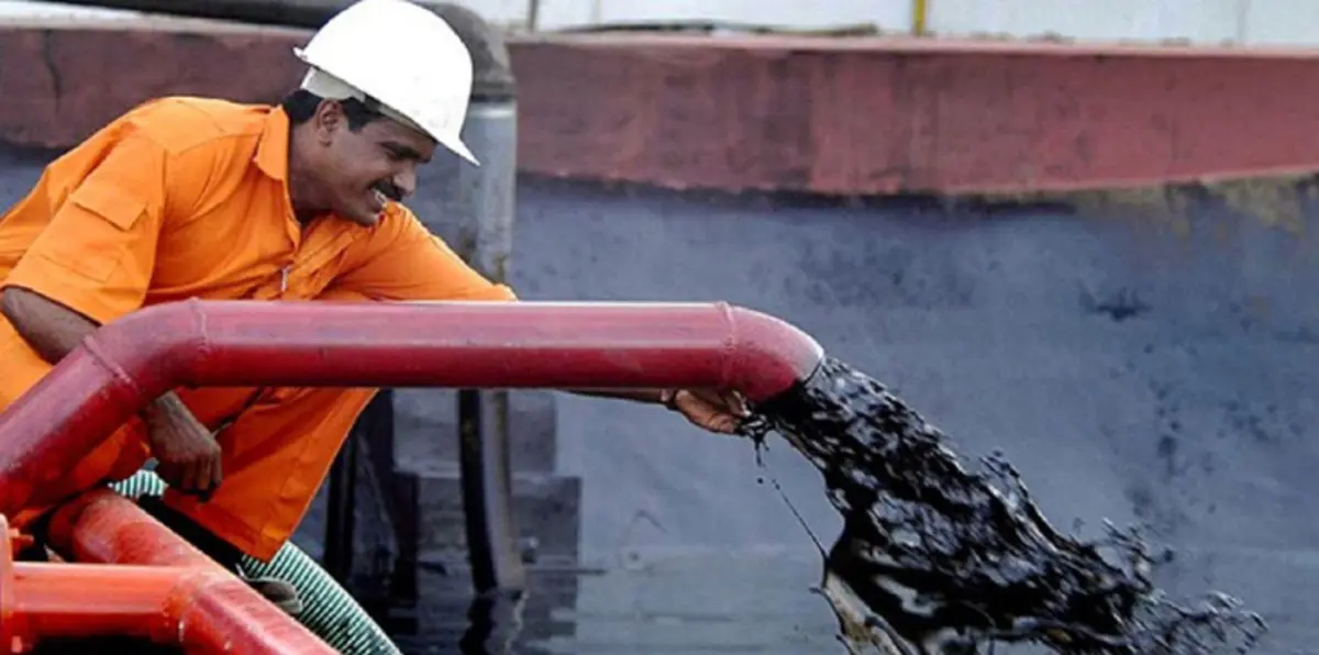 النفط الخام يبقى قرب أدنى مستوى له منذ شهرين