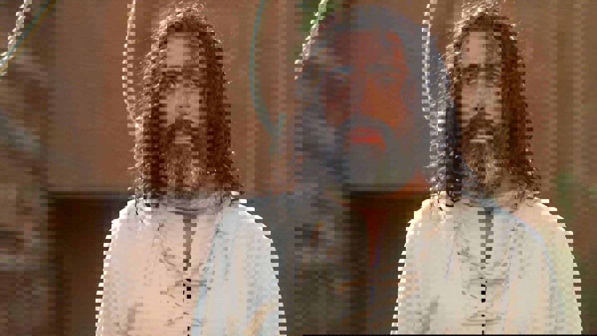 باسم ياخور يرد على انتقادات تقبيله قدم سلوم حداد في "العربجي"
