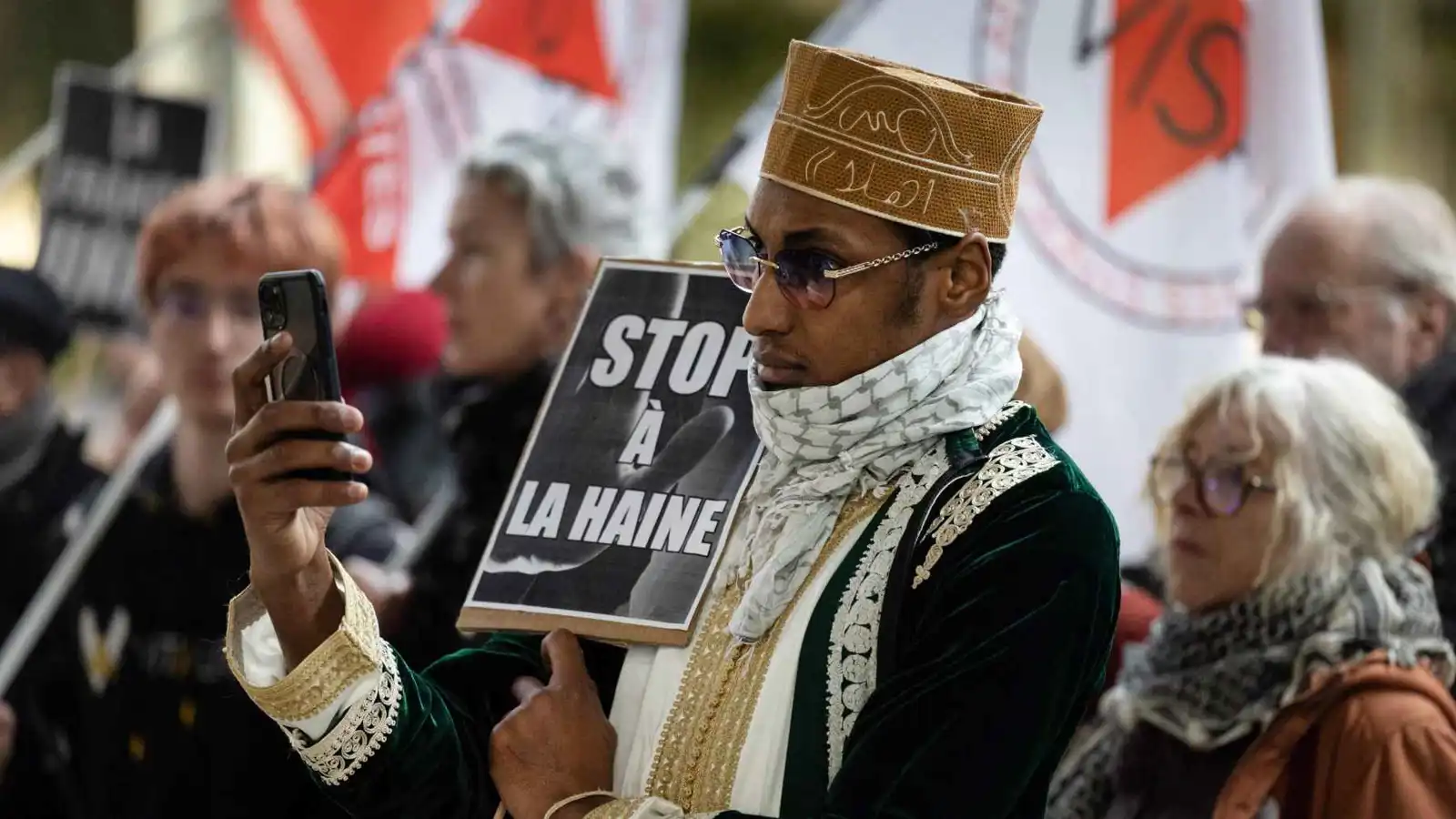 "خطر إرهابي".. فرنسا تحظر تجمعًا للمسلمين في باريس