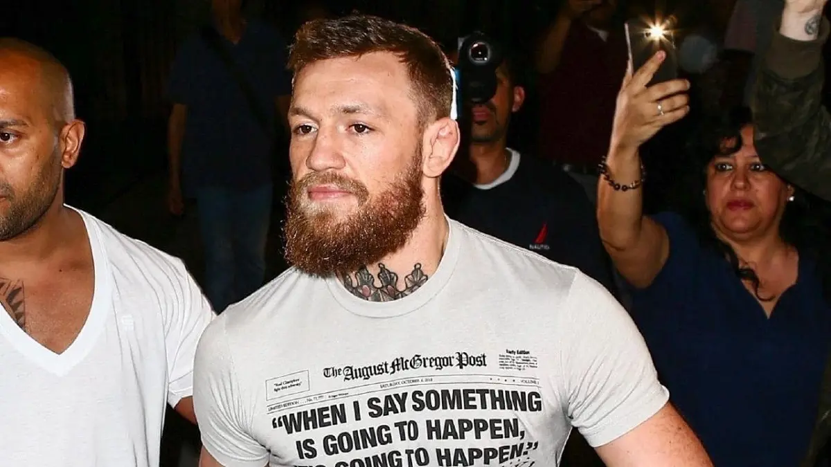 مكغريغور يركض عاريًا عقب إطلاق سراحه من السجن (فيديو)