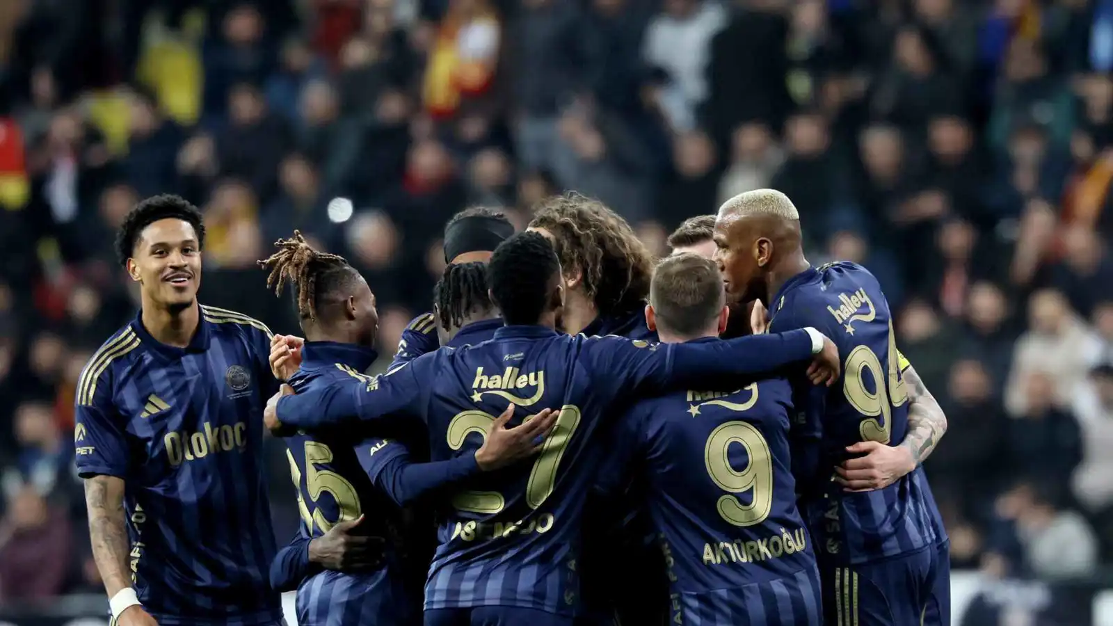 حارس مرمى فنربخشة التركي على رادار الهلال السعودي