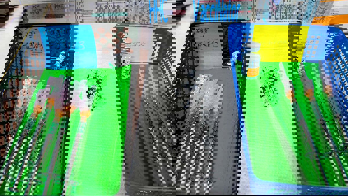 رئيس شركة "موديرنا" للقاحات يتوقع نهاية الجائحة خلال عام