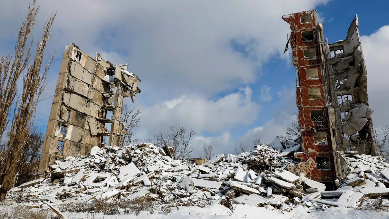 11 قتيلا في غارات روسية على شرق أوكرانيا