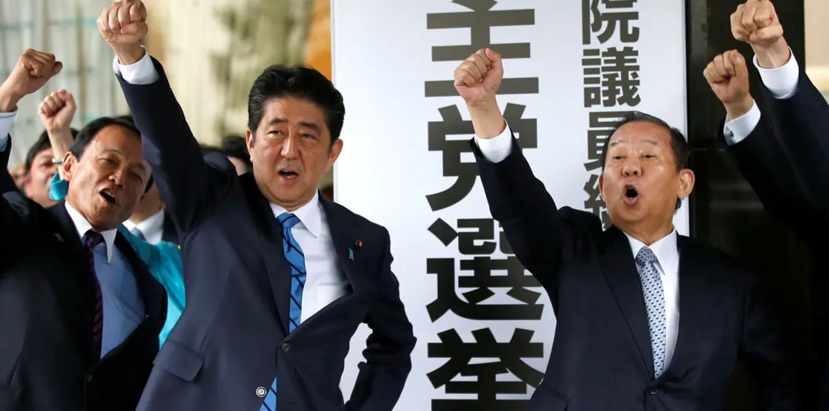 رئيس وزراء اليابان يحل البرلمان ويدعو لانتخابات مبكرة