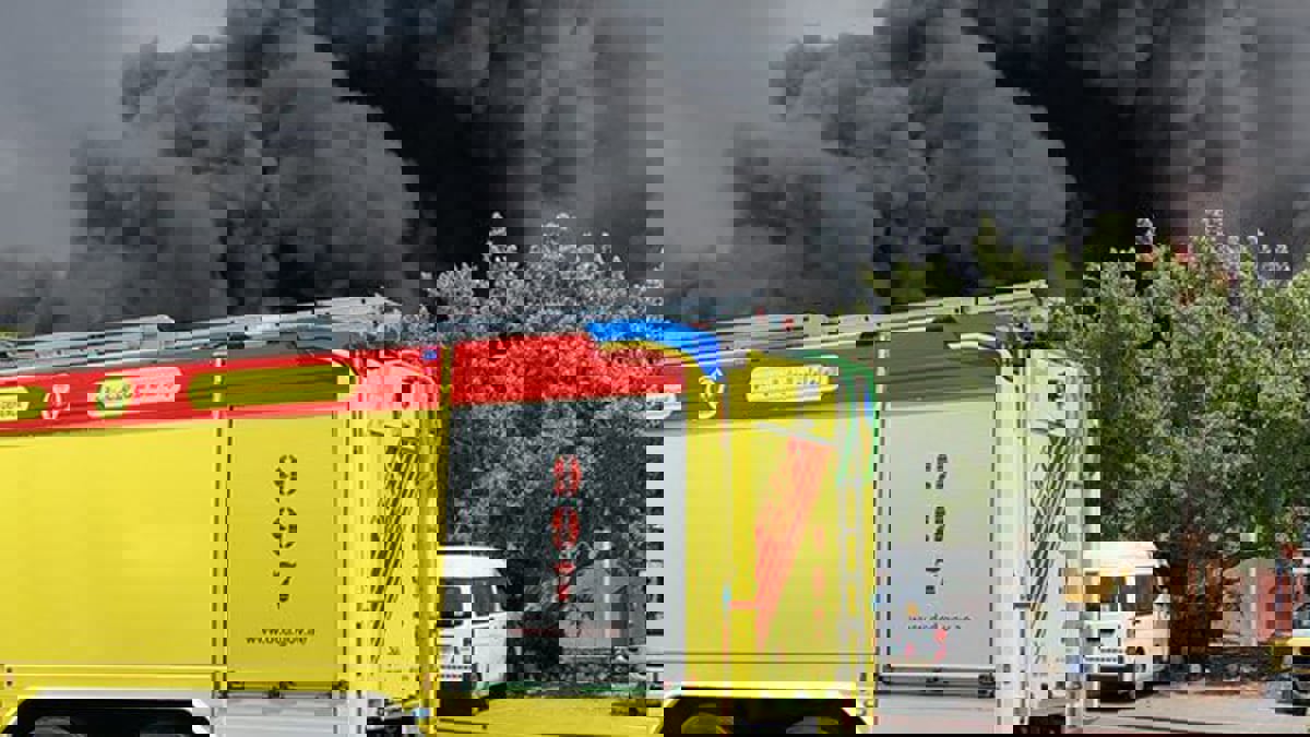 دبي.. السيطرة على حريق في مصنع للمواد البلاستيكية في جبل علي