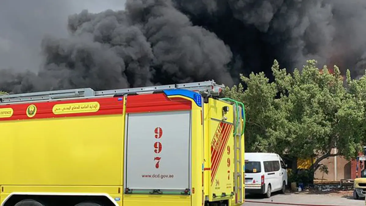 دبي.. السيطرة على حريق في مصنع للمواد البلاستيكية في جبل علي