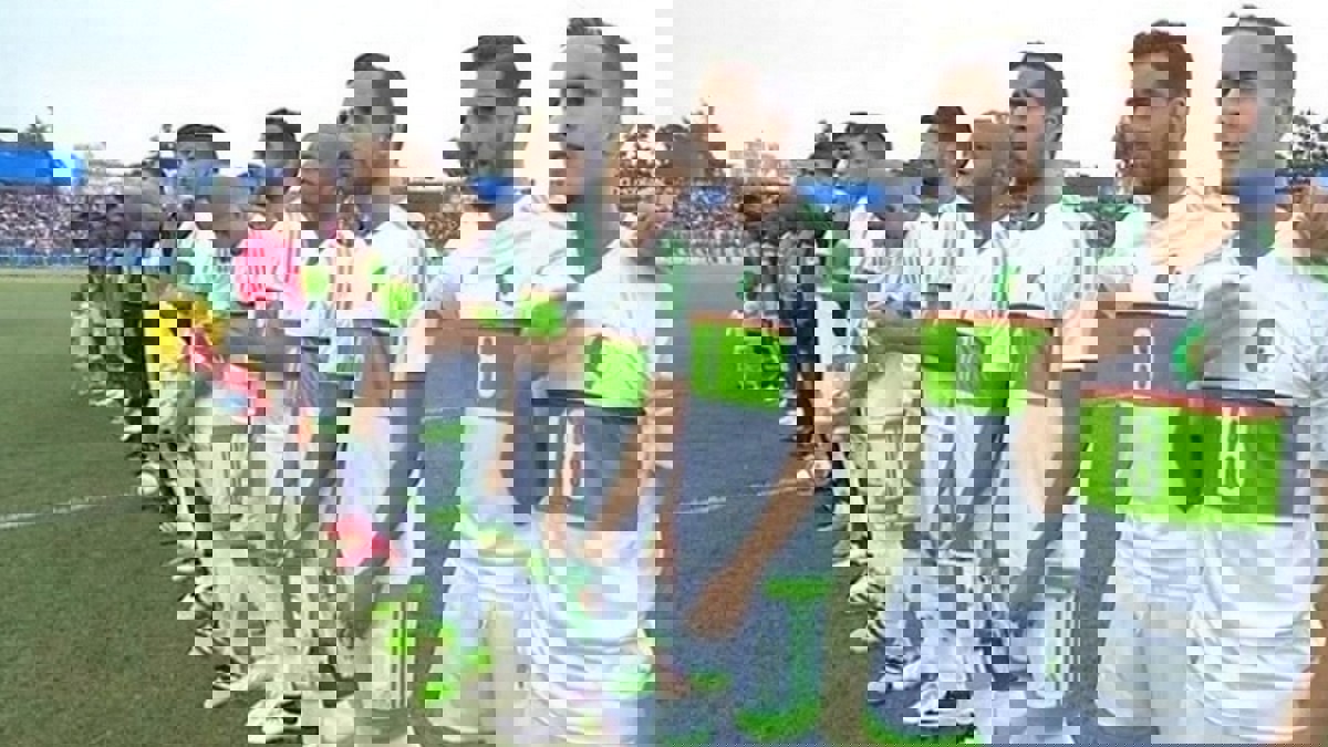 استبعاد عناصر أساسية من قائمة منتخب الجزائر