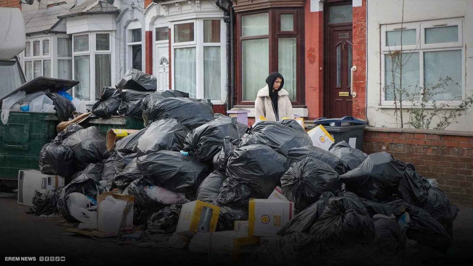أكوام القمامة