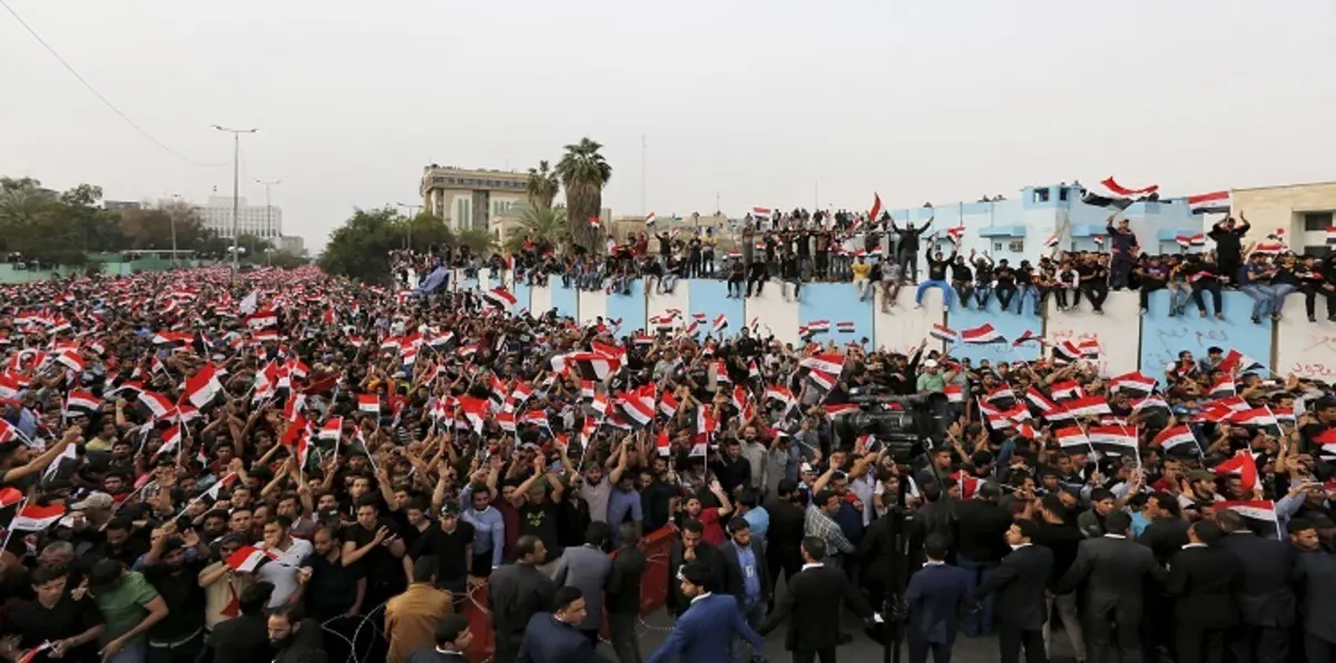 الصدر يتحدى التهديد بالقتل ويقود أنصاره لاقتحام المنطقة الخضراء