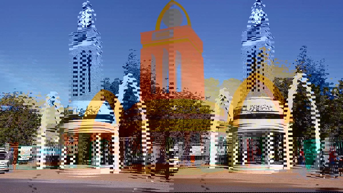 فتاة سودانية تعرض نفسها للزواج في شوارع الخرطوم (فيديو)