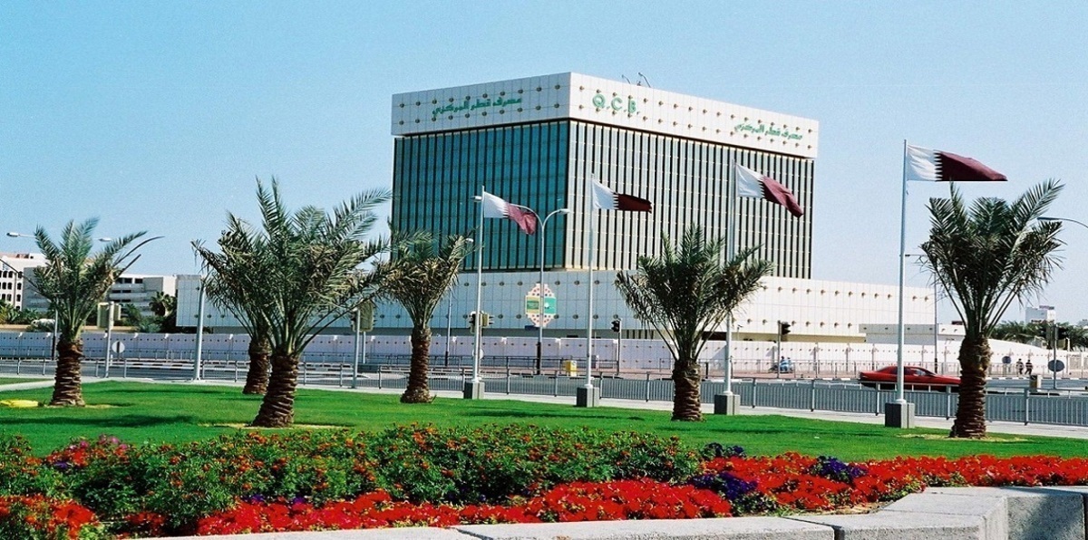 أزمة السيولة في قطر تتفاقم والحكومة تضخ في البنوك 53 بليون ريال