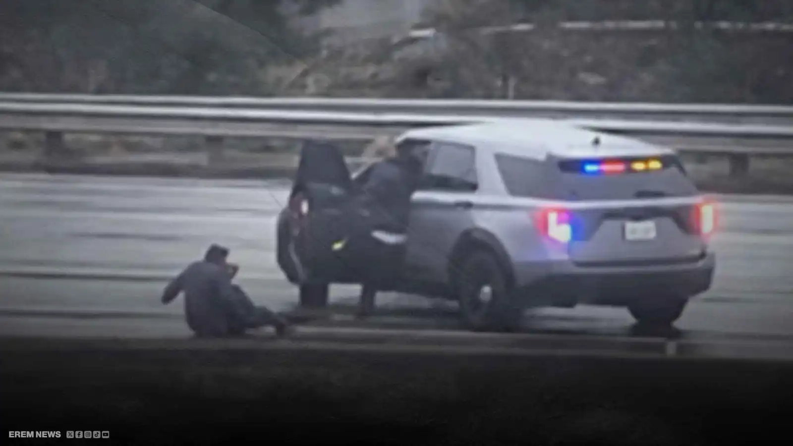 مشهد على طريقة "GTA".. رجل يسرق سيارة شرطة ويشعل الجدل (فيديو إرم)