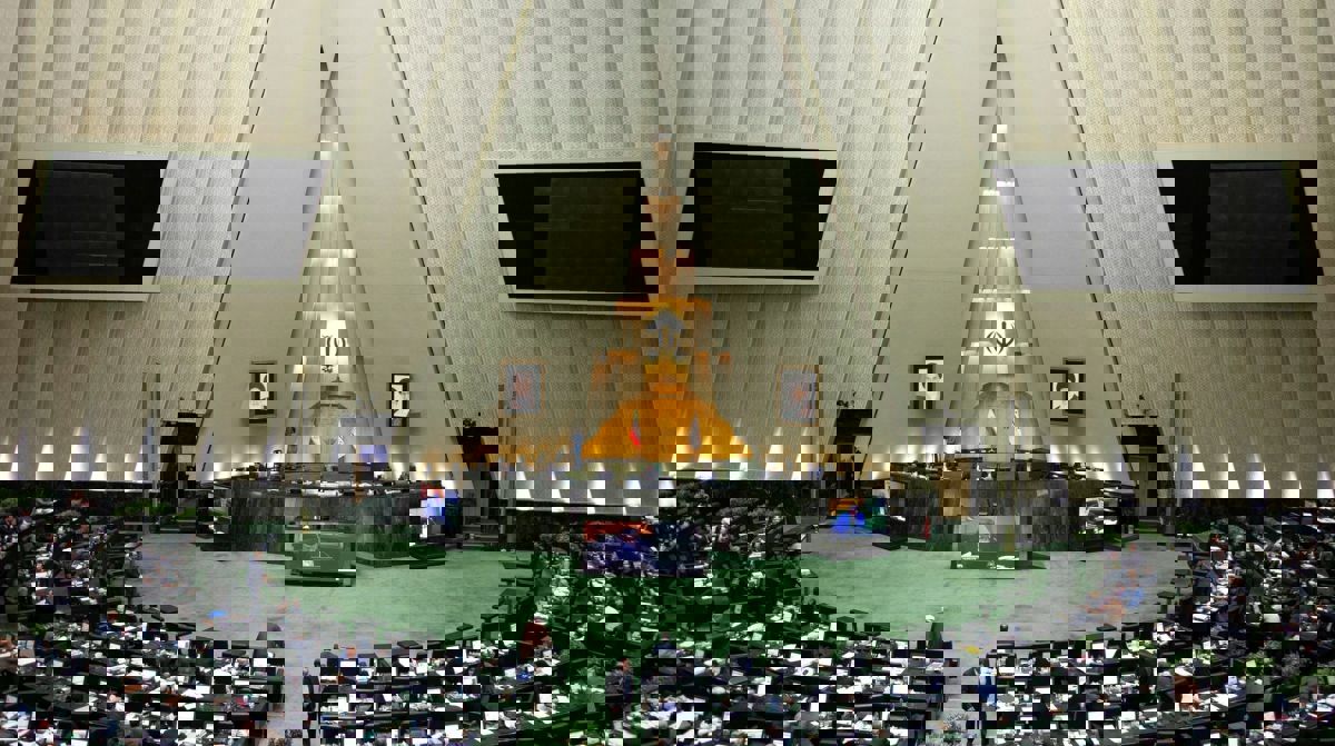 كورونا يمنع التصويت على الموازنة في البرلمان الإيراني