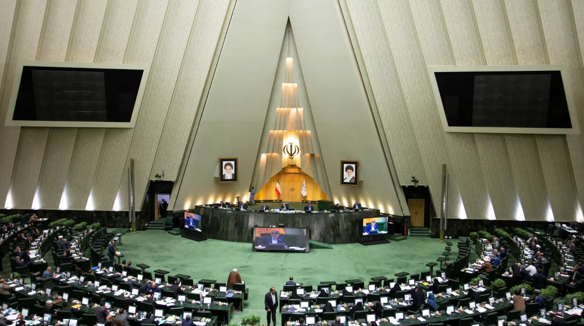 كورونا يمنع التصويت على الموازنة في البرلمان الإيراني