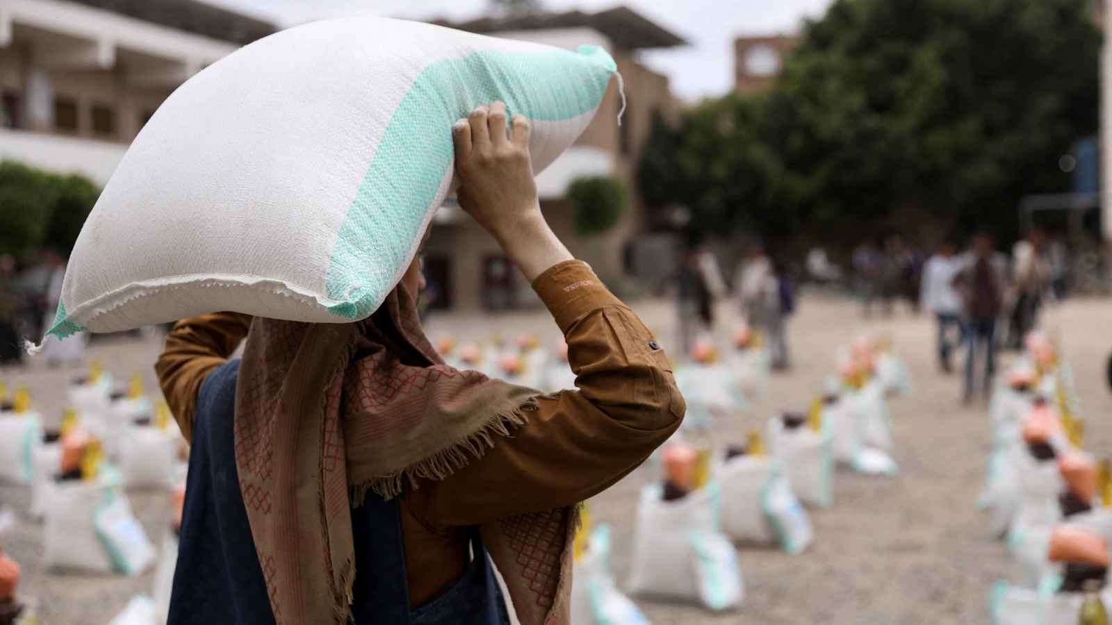 تجميد المساعدات الأمريكية يفاقم الأزمة الإنسانية في اليمن