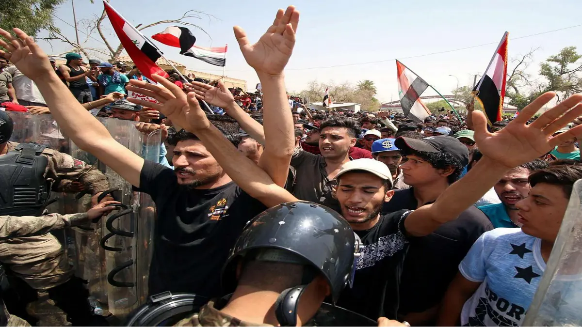 رغم حظر التجوال.. اعتصام مفتوح في بغداد و9 محافظات عراقية