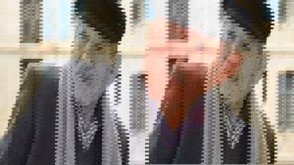 وفاة الفنان المسرحي الجزائري أحمد بن عيسى