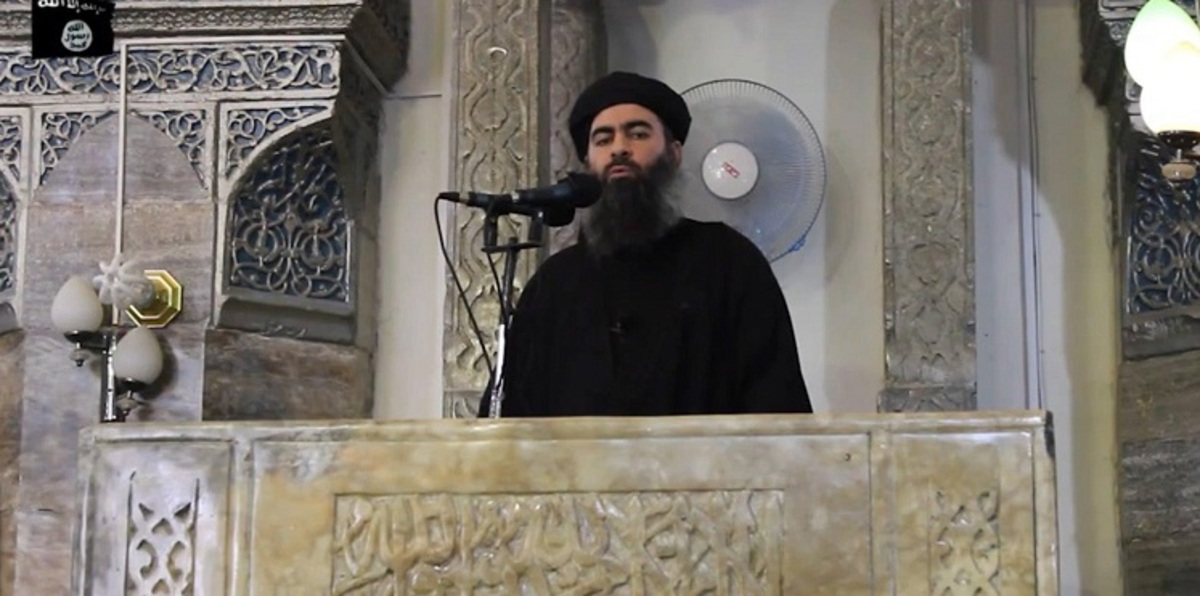 زعيم داعش أبو بكر البغدادي يتجول في الموصل (صورة)