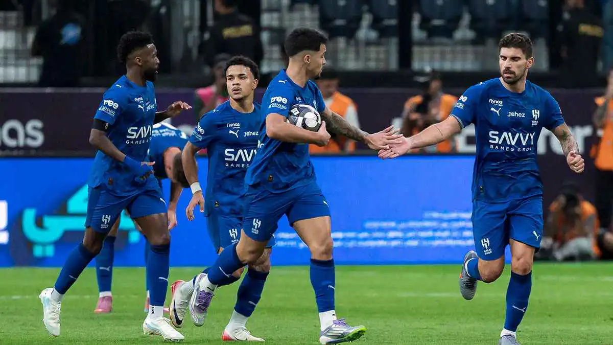 نجم الهلال السعودي يحسم موقفه من عرض نابولي