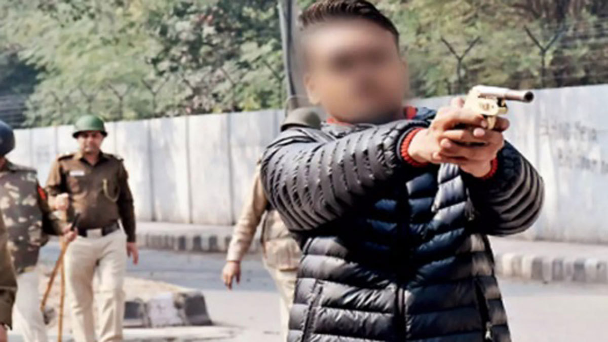 قومي هندوسي يطلق النار على متظاهرين ضد التمييز في الهند (صور)