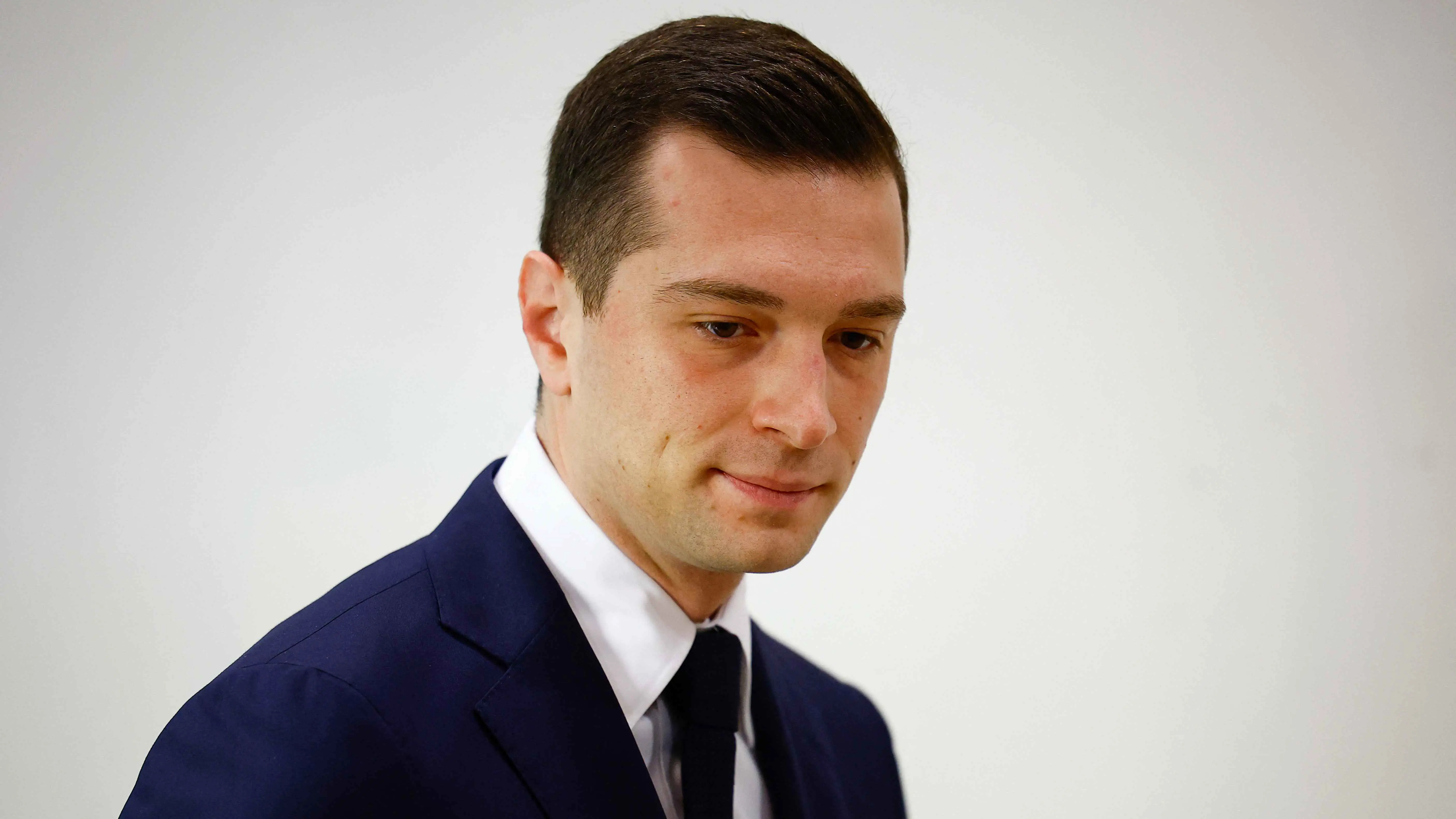 بارديلا: التجمع الوطني سيواصل عمله ضمن صفوف المعارضة بفرنسا