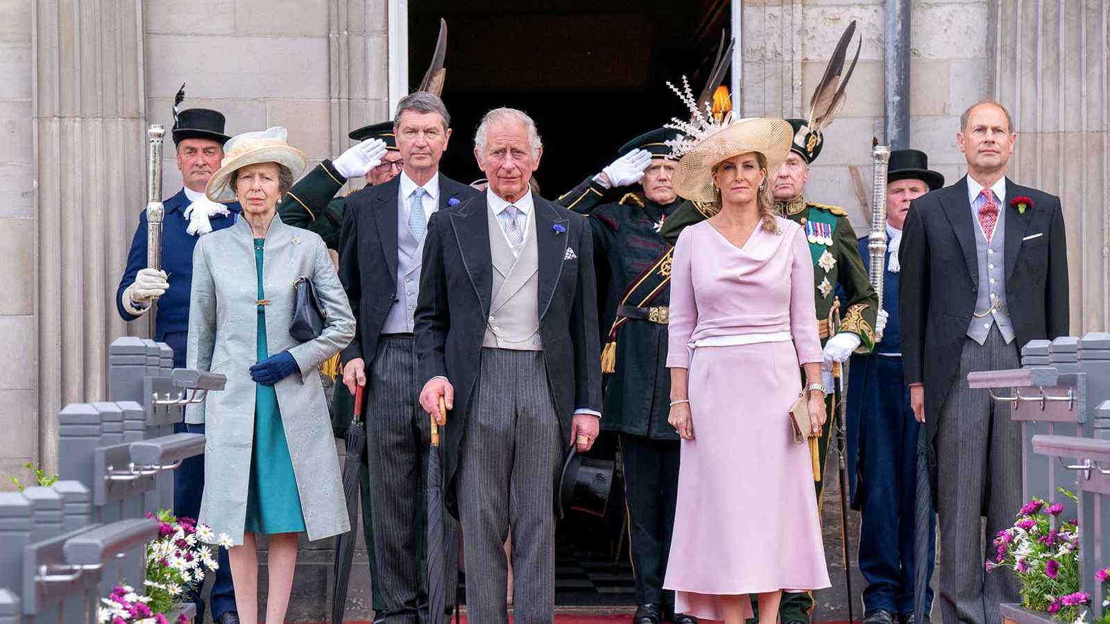 بريطانيا.. العائلة المالكة تحضر عرضا عسكريا بمناسبة "يوم النصر"