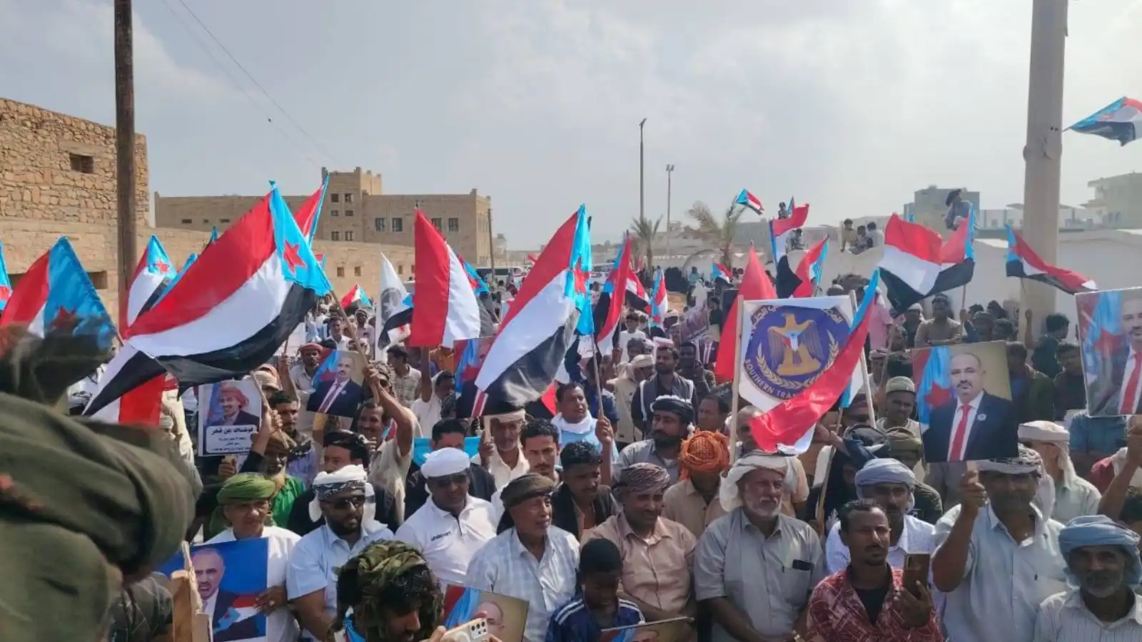 سقطرى تنظم لـ"الثورة الجنوبية".. حشود غفيرة تدعم الزبيدي وحق تقرير المصير