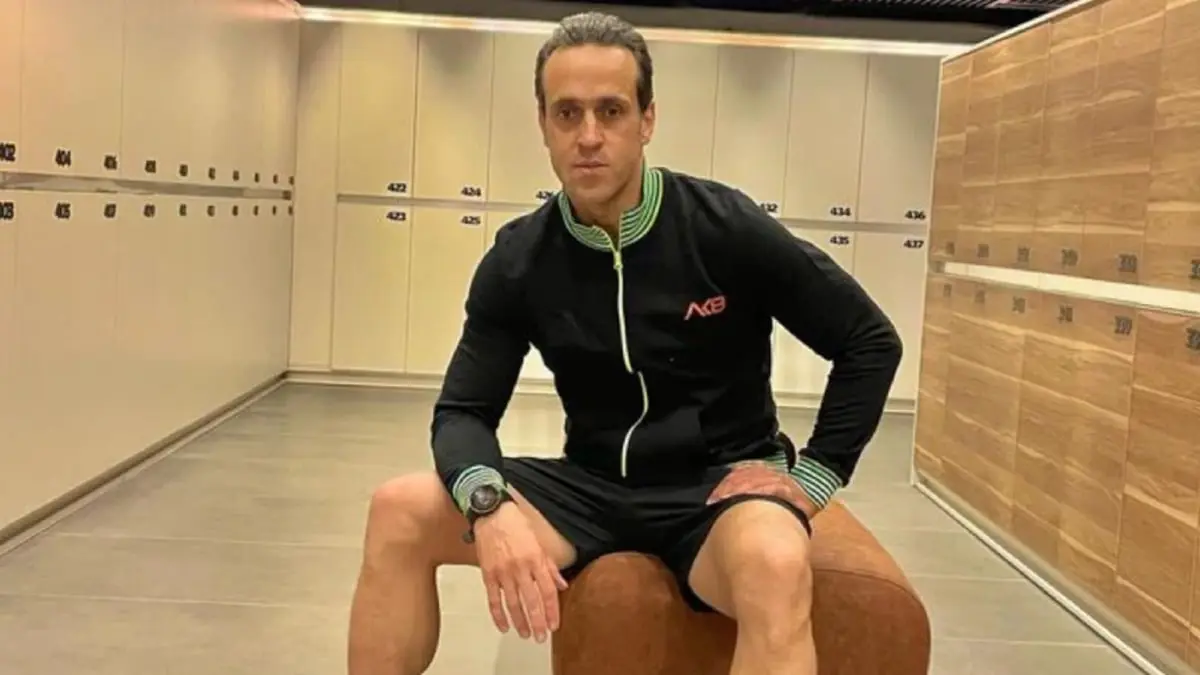 علي كريمي يعلن تعرضه وعائلته للتهديد بسبب دعمه الاحتجاجات الشعبية في إيران