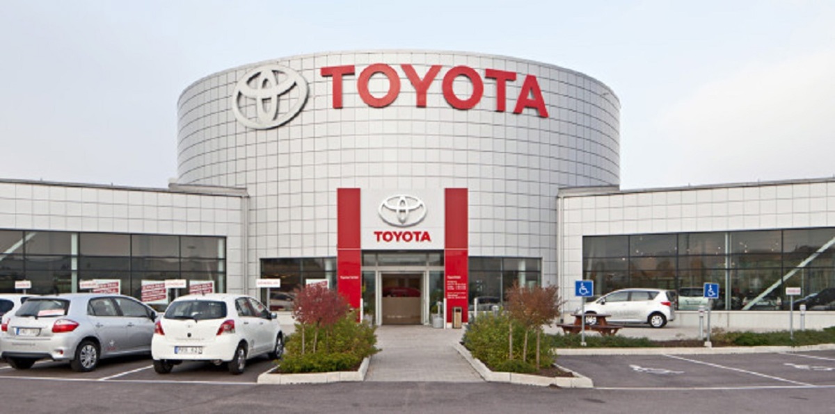 "تويوتا" تعلن سحب أكثر من 2.4 مليون سيارة هجينة خشية تسببها بحوادث