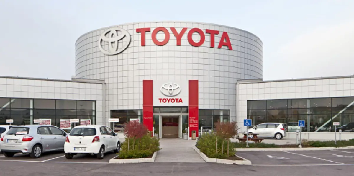 "تويوتا" تعلن سحب أكثر من 2.4 مليون سيارة هجينة خشية تسببها بحوادث