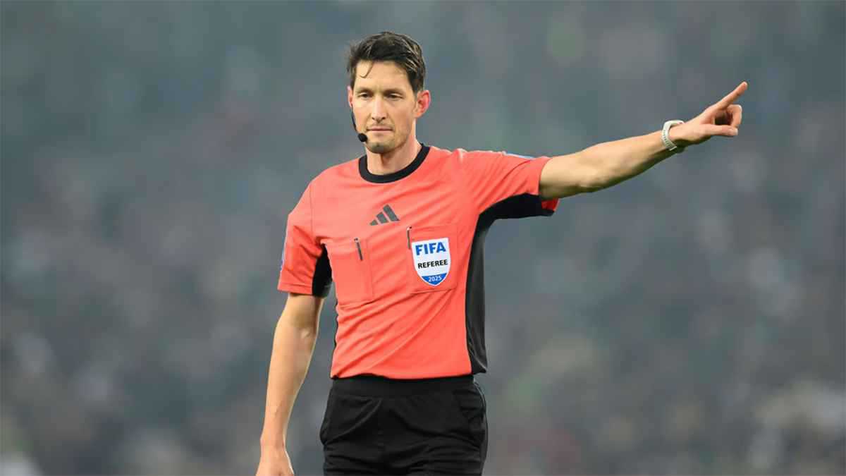 محمود البنا يشن هجوما على حكام مباراة الأهلي والزمالك 