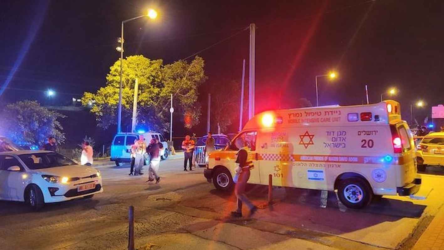 إصابتان في عملية دهس غرب رام الله بالضفة الغربية وفرار المنفذ (فيديو)