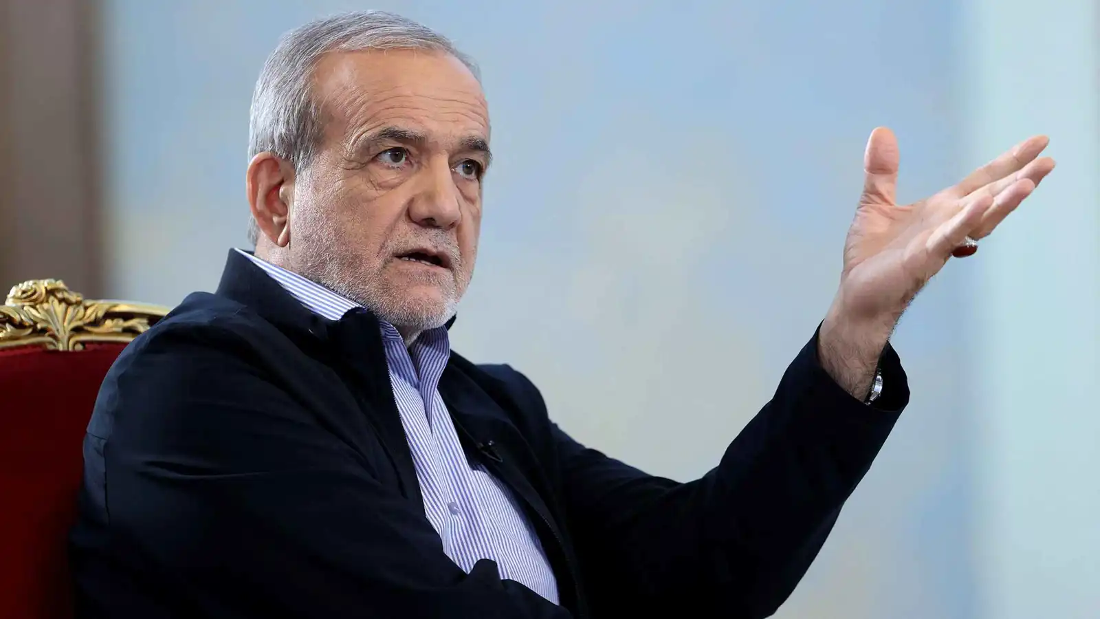 بزشكيان يعطي عراقجي الضوء الأخضر لإجراء محادثات "عادلة" مع أمريكا