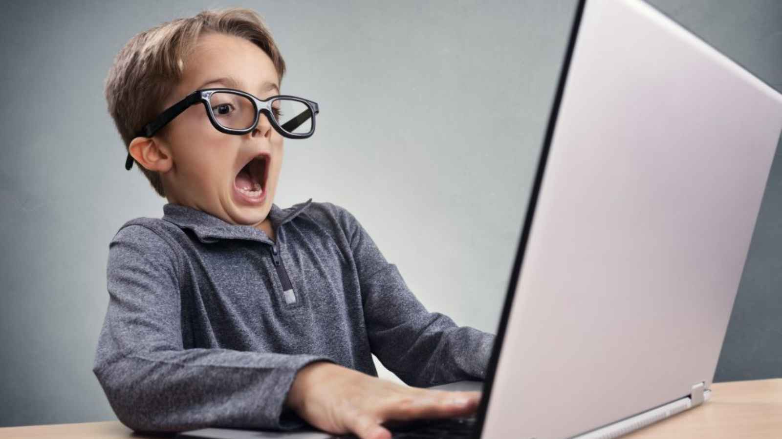 خطر خفي.. كيف يحول المحتوى غير المناسب عالم الأطفال إلى "كابوس"؟