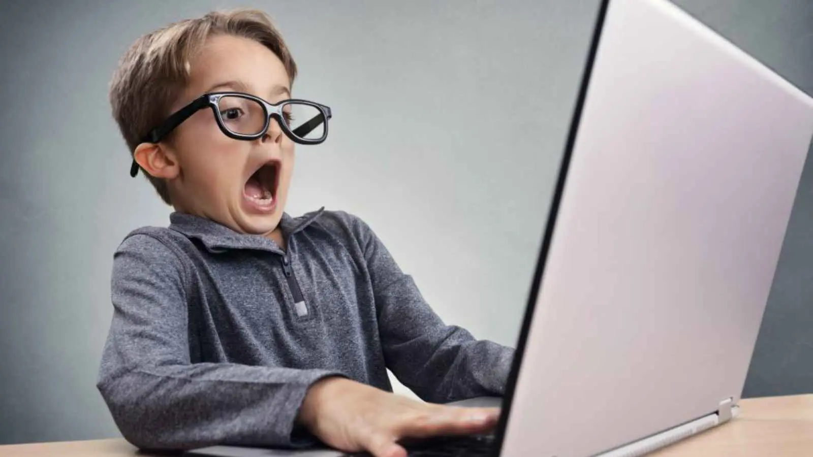 خطر خفي.. كيف يحول المحتوى غير المناسب عالم الأطفال إلى "كابوس"؟