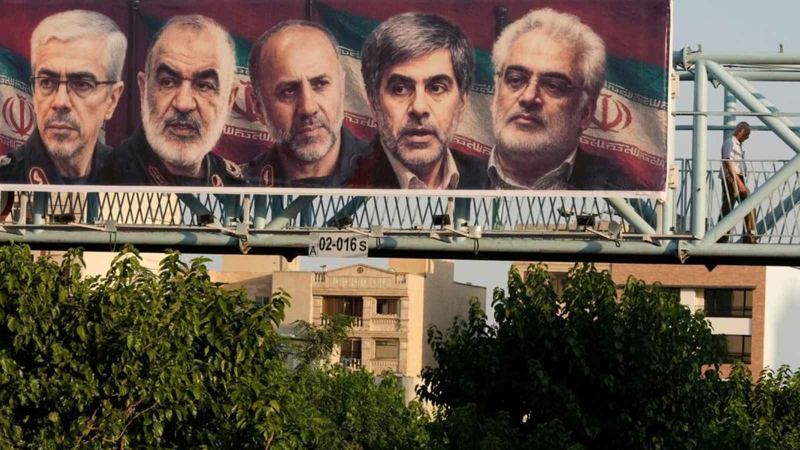 حذرتهم من هواتفهم.. إيران تتهم إسرائيل باغتيال قياداتها على طريقة "هنية"