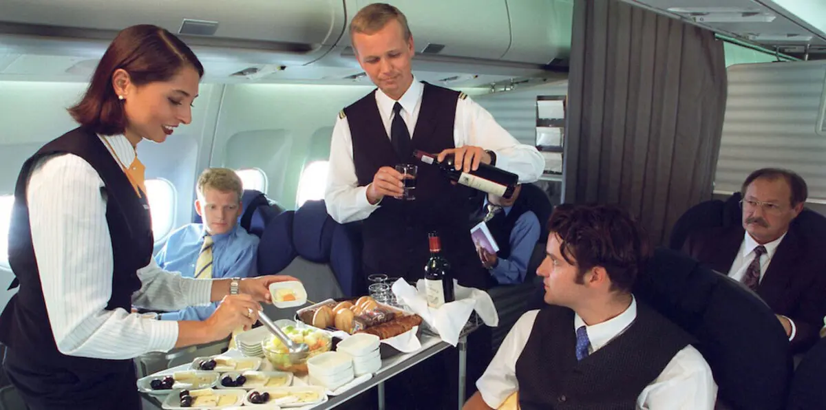 الخطوط الجوية البريطانية توقف وجبات الطعام المجانية عن ركابها