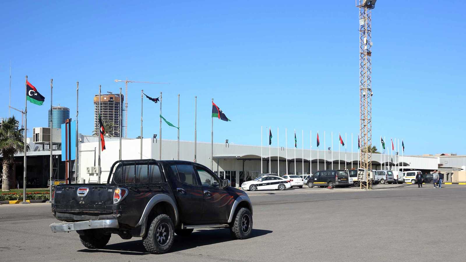 ليبيا.. تضارب الأنباء بشأن الاتفاق على انسحاب"الردع" من مطار معيتيقة