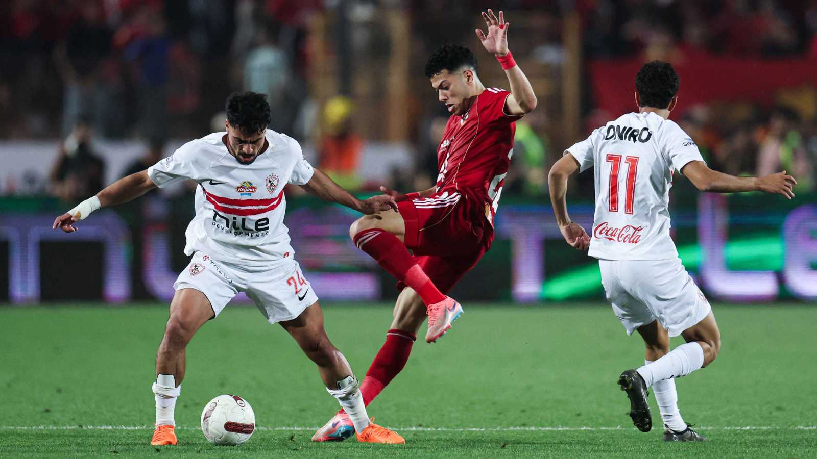 من يتوج بالدوري المصري حال تساوي بيراميدز والأهلي والزمالك في النقاط؟ 