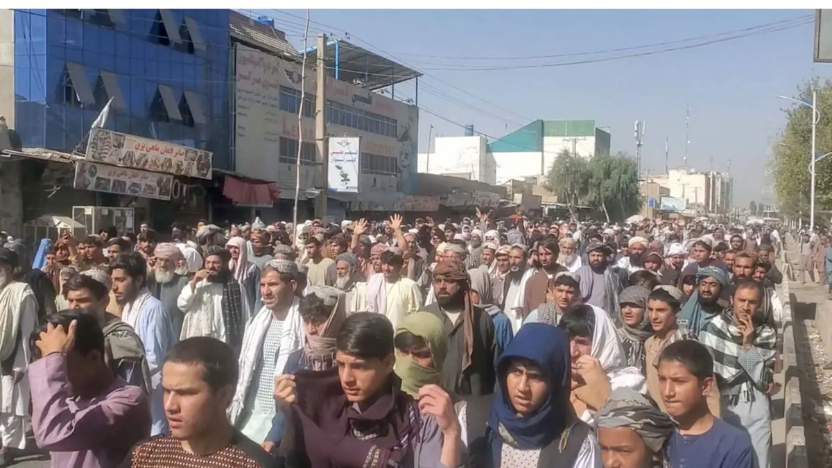 آلاف يتظاهرون ضد طالبان في قندهار احتجاجا على أوامر بطردهم من مساكنهم