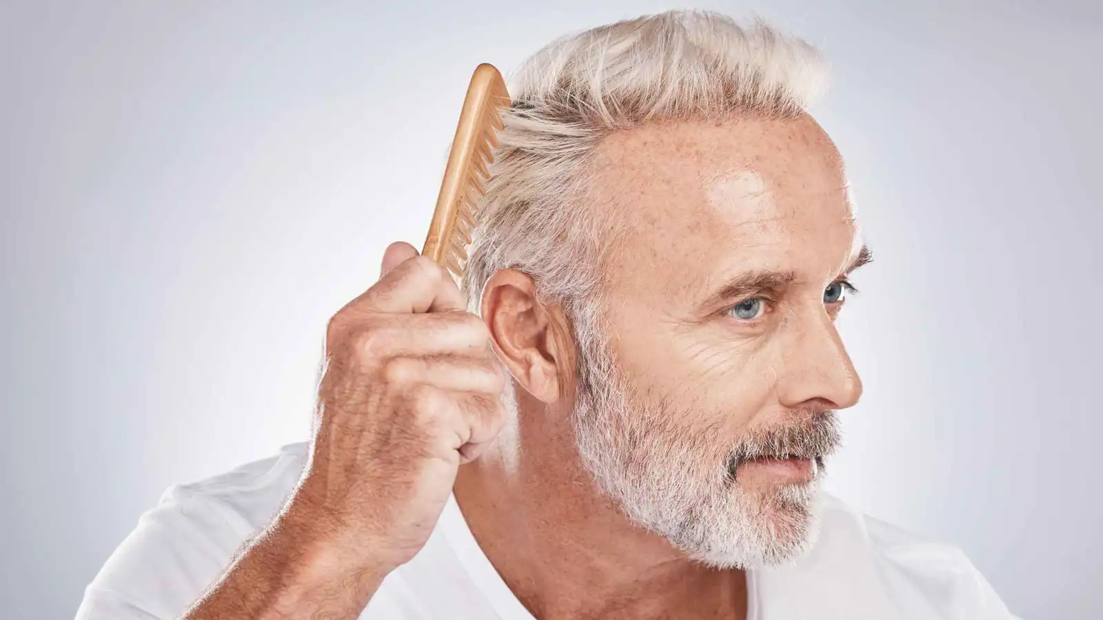 "الصلع والشيب" يوجهان أصابع الاتهام إلى مشروبات شائعة