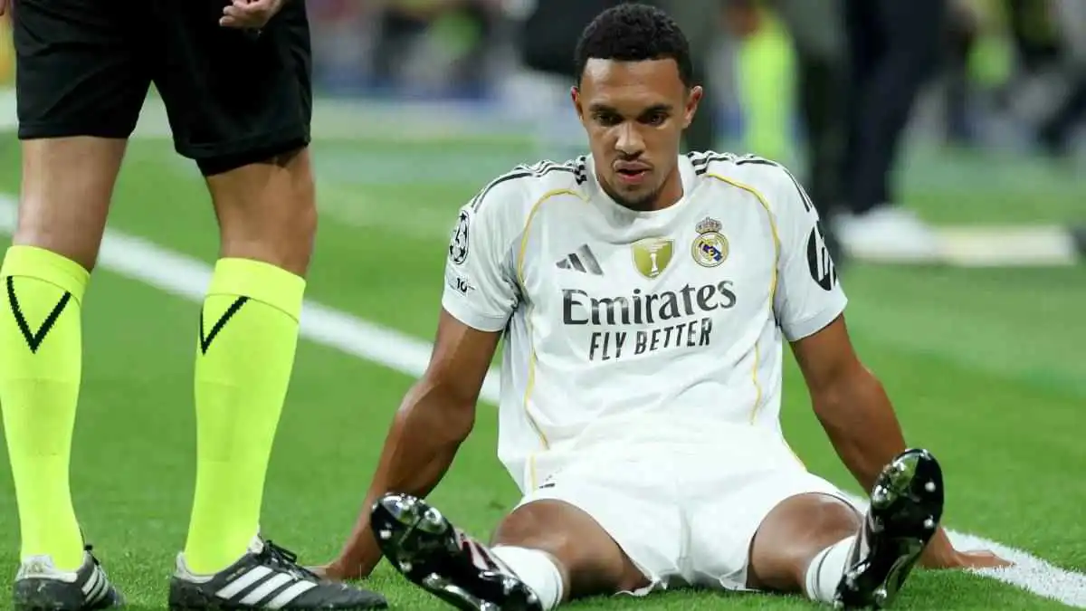 بعد مغادرة موقعة مارسيليا.. أول تشخيص لإصابة أرنولد نجم ريال مدريد