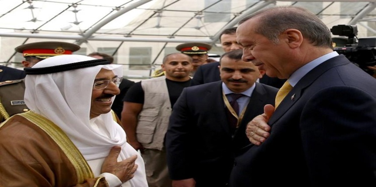 أمير الكويت يهنئ أردوغان بفشل الانقلاب