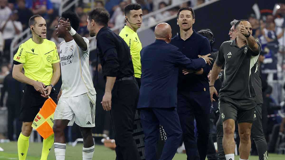 بعد حادثة سيميوني.. تشابي ألونسو يدعم فينيسيوس قبل نهائي السوبر ضد برشلونة