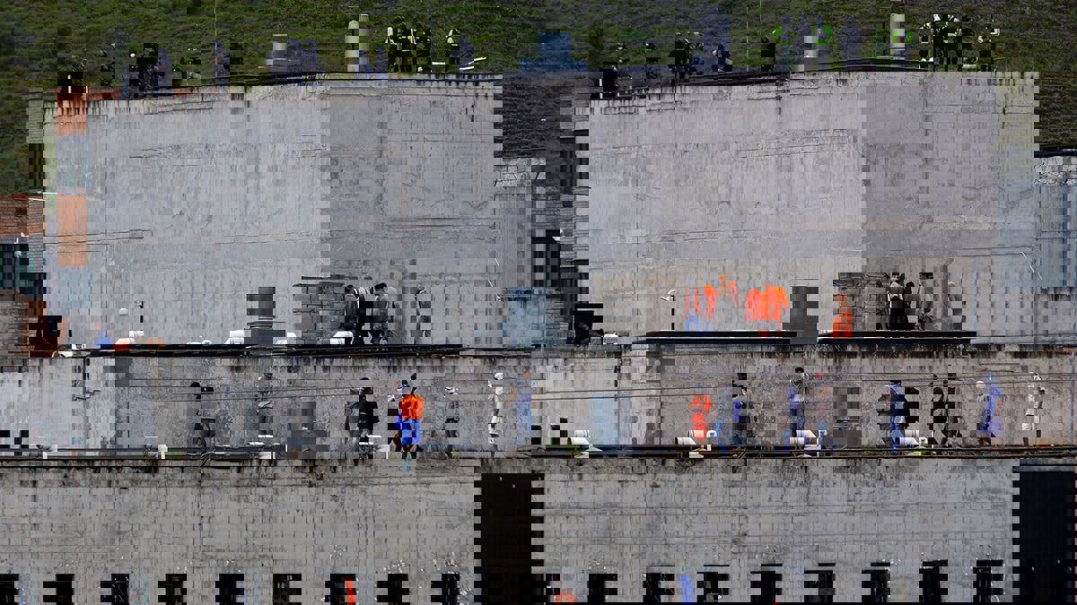 سقوط 24 قتيلاً على الأقل في مواجهات بين سجناء في الإكوادور