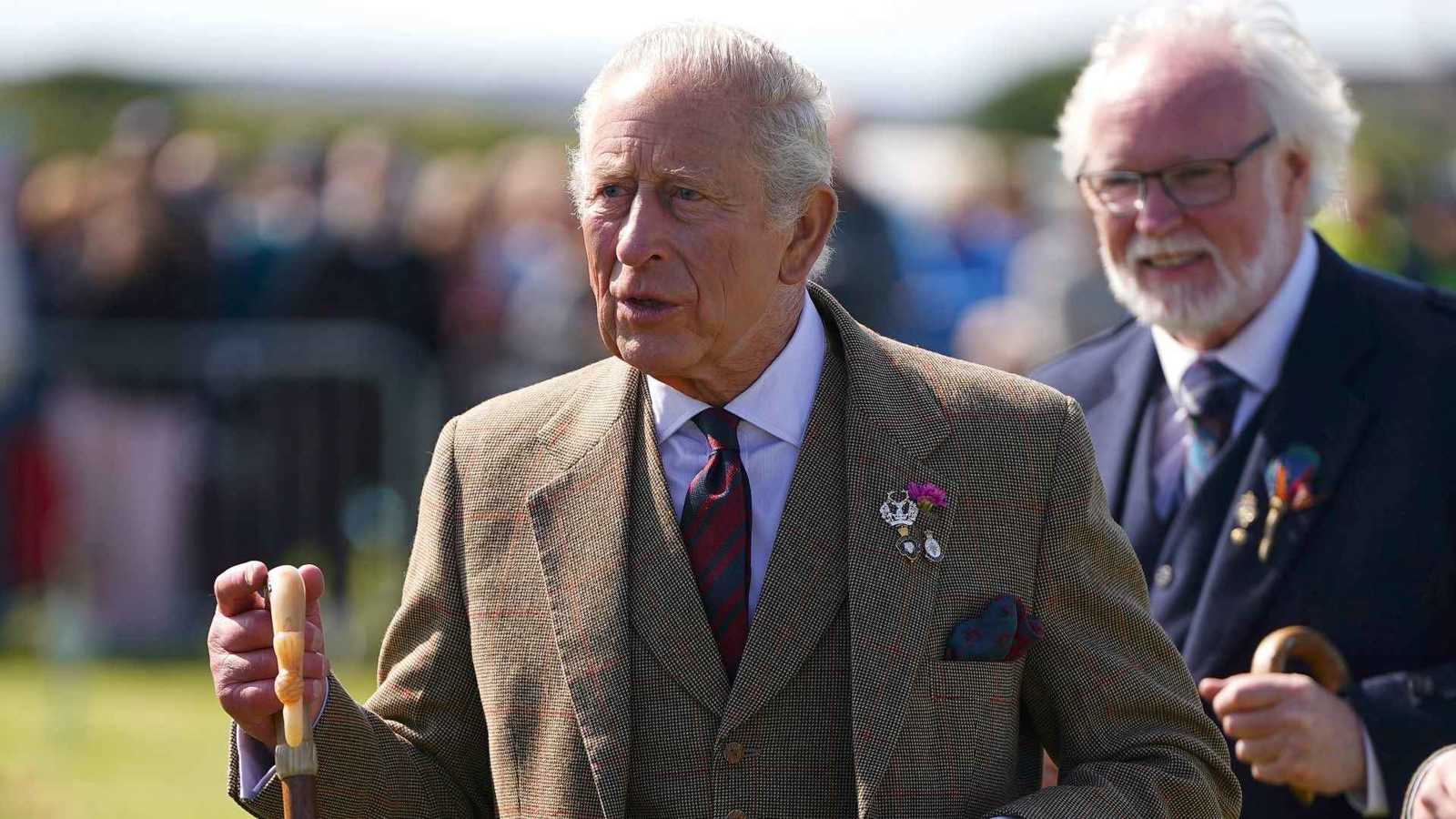 طبيب يشعل الجدل.. هل سبّب لقاح كورونا سرطان الملك تشارلز وكيت؟