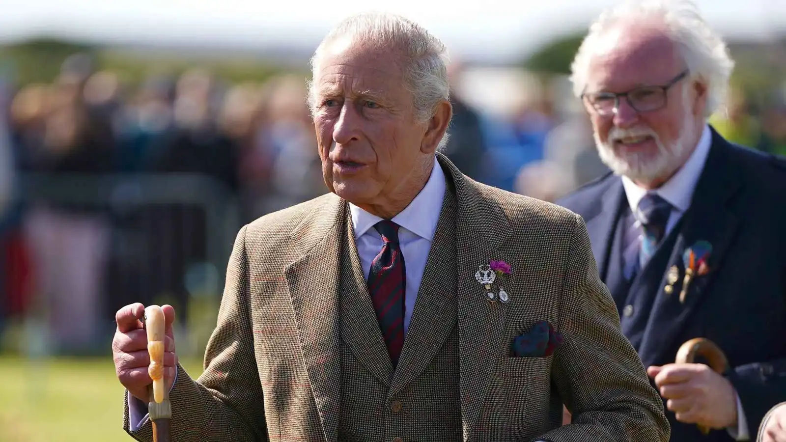 الملك تشارلز يعرض مروحية الملكة إليزابيث للبيع
