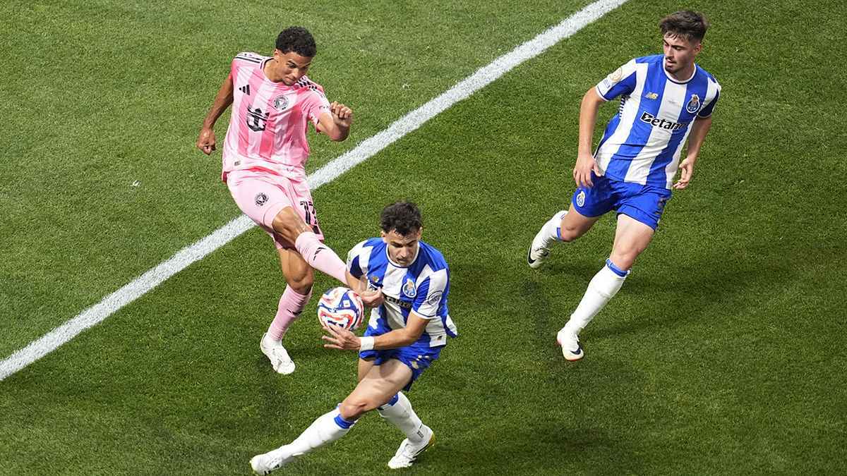 3 لاعبين في الأهلي المصري يعرفهم نجم بورتو.. من هم؟