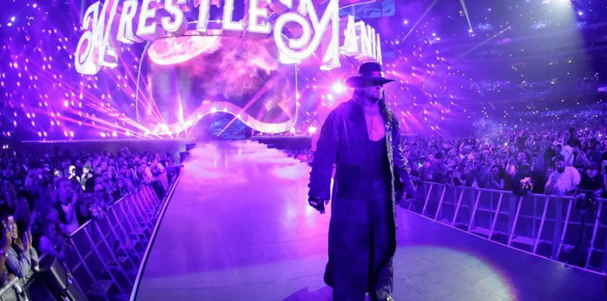 "أعظم رويال رامبل" في السعودية يشهد نزال "التابوت" بين أندرتيكر وروسيف